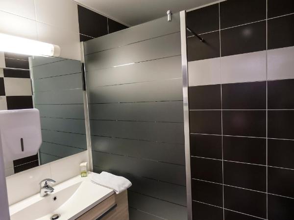 Logis - Le Christina : photo 5 de la chambre chambre lits jumeaux confort