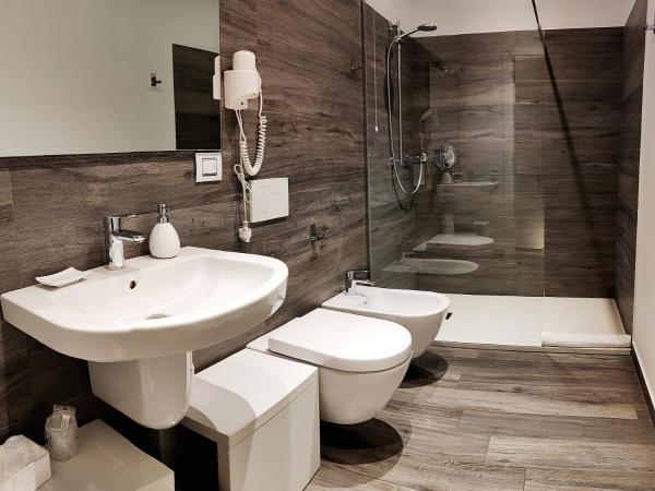 B&B Valverde : photo 7 de la chambre chambre double ou lits jumeaux avec salle de bains privative