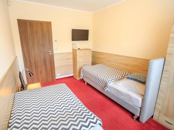 Botanik Hostel : photo 8 de la chambre chambre lits jumeaux avec salle de bains commune