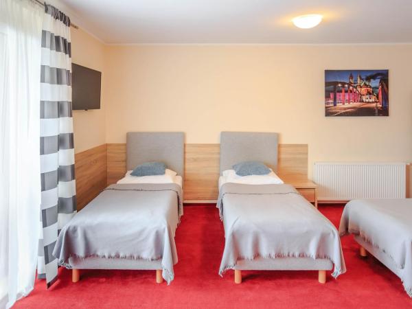 Botanik Hostel : photo 5 de la chambre chambre quadruple avec salle de bains commune