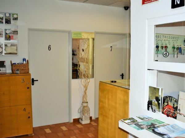 Pension Castil : photo 10 de la chambre chambre double ou lits jumeaux avec salle de bains commune