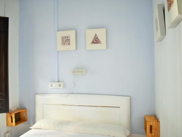 Pension Castil : photo 7 de la chambre chambre simple avec salle de bains commune