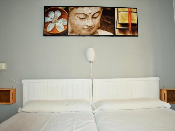 Pension Castil : photo 3 de la chambre chambre simple avec salle de bains commune