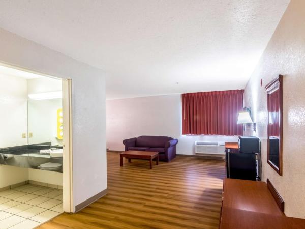 Motel 6-Oklahoma City, OK : photo 3 de la chambre chambre lit king-size - non-fumeurs