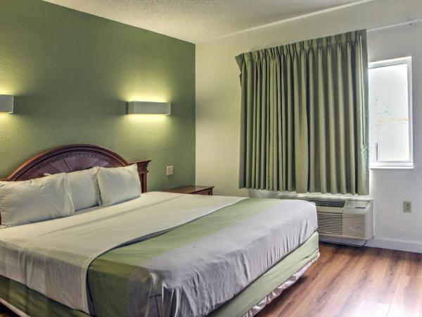 Motel 6-Dallas, TX - Northwest : photo 8 de la chambre suite lit queen-size – non-fumeurs