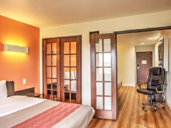 Motel 6-Dallas, TX - Northwest : photo 9 de la chambre suite lit queen-size – non-fumeurs