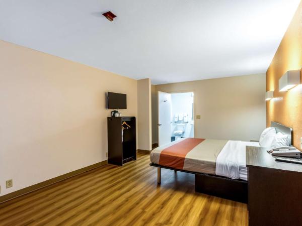 Motel 6-San Antonio, TX - South WW White Rd : photo 2 de la chambre chambre lit king-size - non-fumeurs