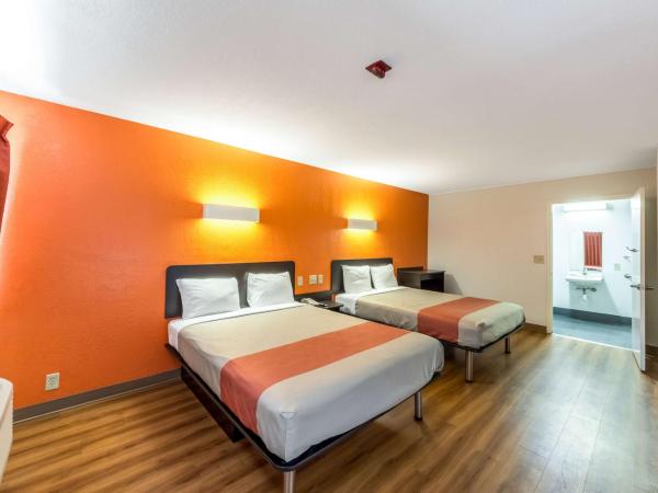 Motel 6-San Antonio, TX - South WW White Rd : photo 6 de la chambre chambre 2 lits queen-size - non-fumeurs