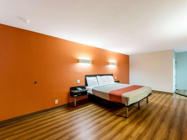 Motel 6-San Antonio, TX - South WW White Rd : photo 7 de la chambre chambre lit king-size - non-fumeurs