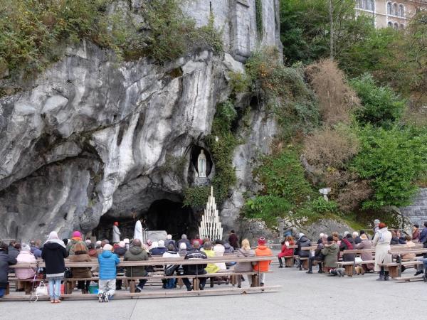 Au Berceau de Bernadette : photo 5 de la chambre studio avec chambre et balcon - st michel archange