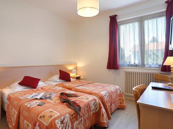 HOTEL LES MARRONNIERS : photo 3 de la chambre chambre quadruple confort