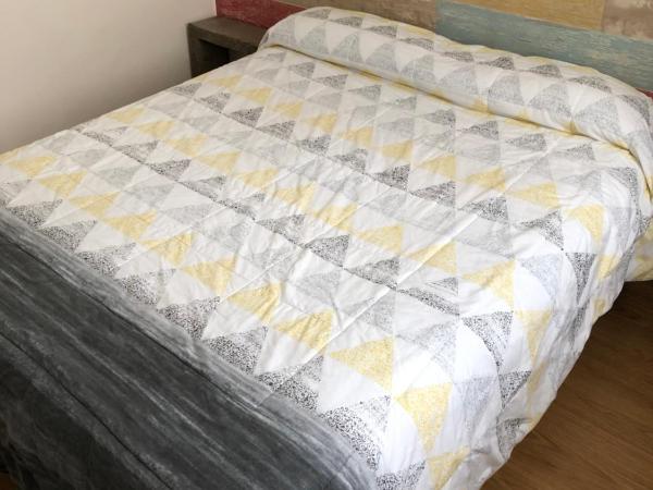 Far Home Bernabeu : photo 2 de la chambre chambre simple avec salle de bains