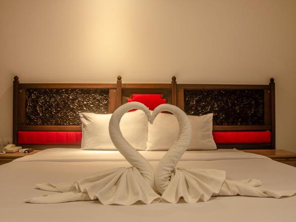 At Ruam Chok Hotel : photo 5 de la chambre chambre familiale standard