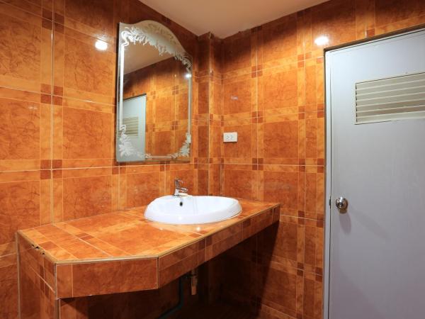 The Siam Guest House - SHA Extra Plus : photo 8 de la chambre chambre triple