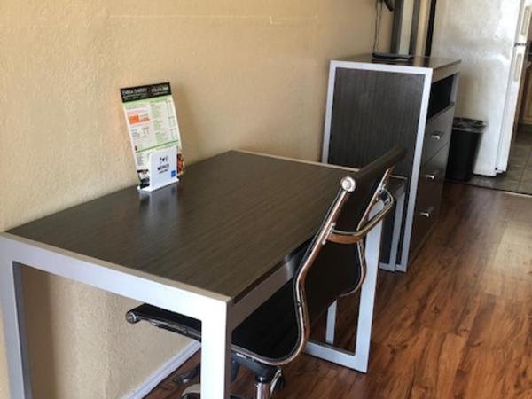 Pinn Road Inn and Suites Lackland AFB and Seaworld : photo 1 de la chambre chambre lit king-size - non-fumeurs