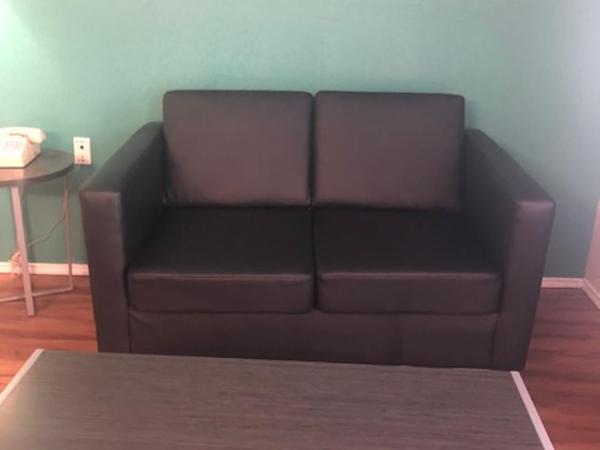 Pinn Road Inn and Suites Lackland AFB and Seaworld : photo 5 de la chambre suite lit king-size