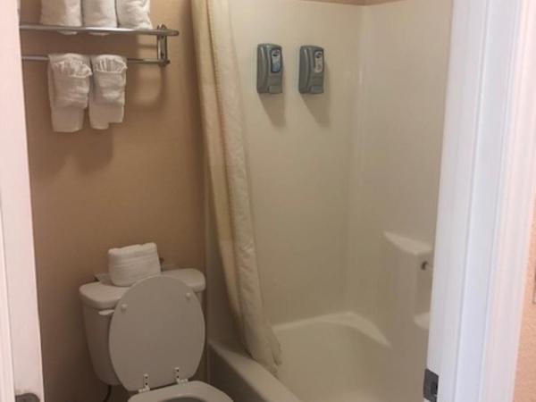 Pinn Road Inn and Suites Lackland AFB and Seaworld : photo 4 de la chambre chambre lit king-size - non-fumeurs