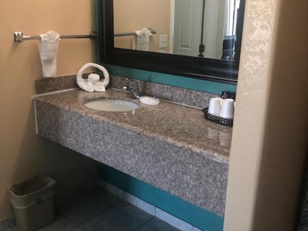 Pinn Road Inn and Suites Lackland AFB and Seaworld : photo 7 de la chambre chambre lit king-size - non-fumeurs