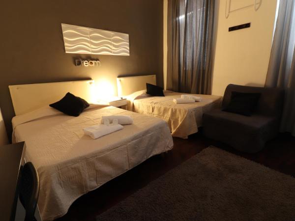 Guest House Minas : photo 5 de la chambre chambre quadruple avec salle de bains privative