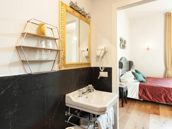 Hotel St. James : photo 7 de la chambre chambre double ou lits jumeaux deluxe - vue sur ville