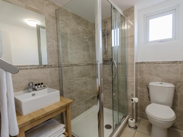 Cap Nègre Hôtel : photo 4 de la chambre chambre triple avec balcon - vue partielle sur mer