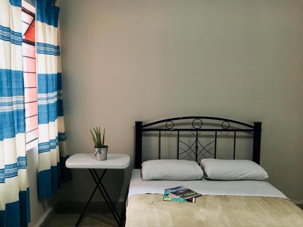 Hostal Andaina : photo 4 de la chambre chambre double avec salle de bains commune