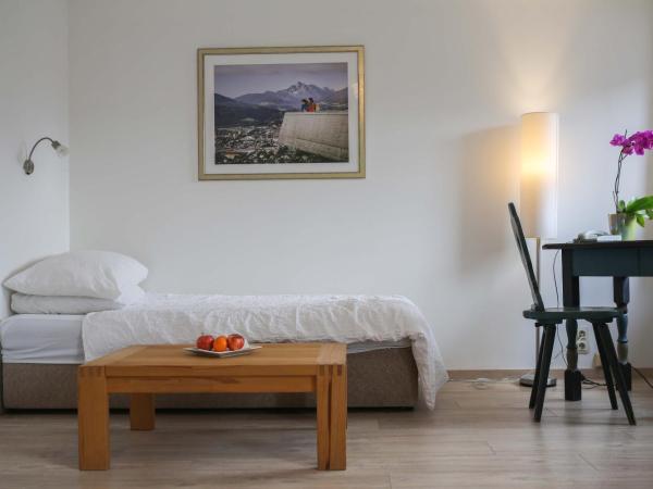 Hotel Sonnenhof - bed & breakfast & appartements : photo 10 de la chambre chambre triple avec balcon