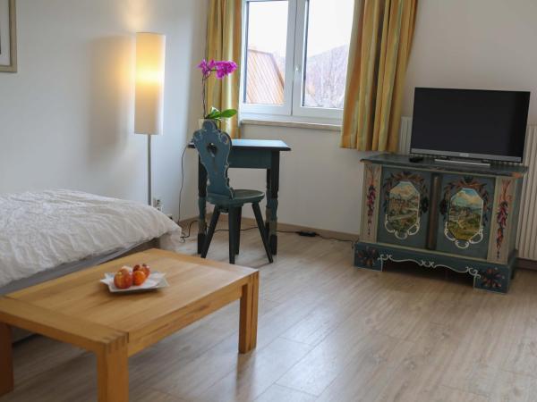 Hotel Sonnenhof - bed & breakfast & appartements : photo 6 de la chambre chambre triple avec balcon