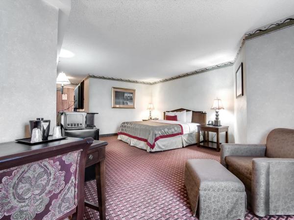 Ramada Plaza by Wyndham Atlanta Airport : photo 5 de la chambre chambre lit king-size - non-fumeurs