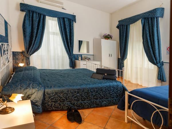 Hotel Residence Confalone : photo 1 de la chambre chambre triple standard