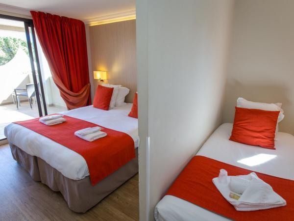 SOWELL HOTELS Saint Tropez : photo 1 de la chambre chambre triple supérieure