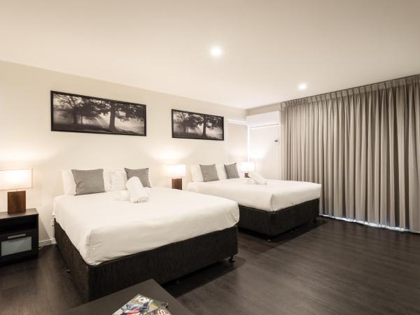 Ascot Budget Inn & Residences : photo 3 de la chambre hébergement deluxe avec 2 lits doubles, kitchenette et balcon