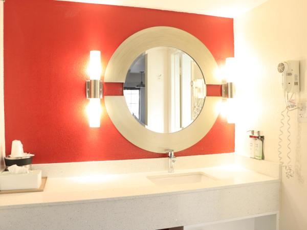 University Inn : photo 7 de la chambre chambre lit king-size