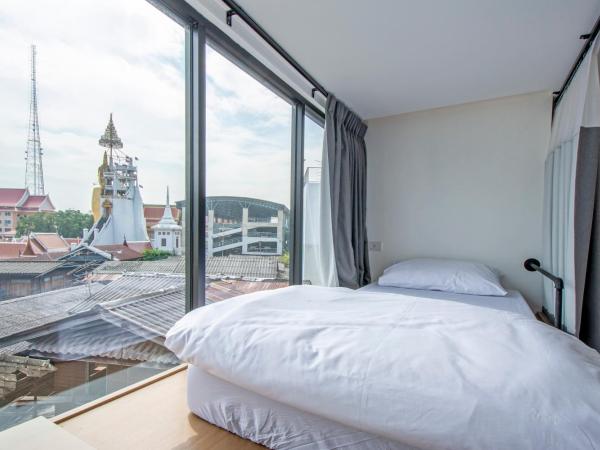 Lost Inn BKK : photo 1 de la chambre lit dans un dortoir de 4 lits