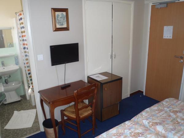 Grand Hôtel du Cours : photo 3 de la chambre chambre lits jumeaux avec douche