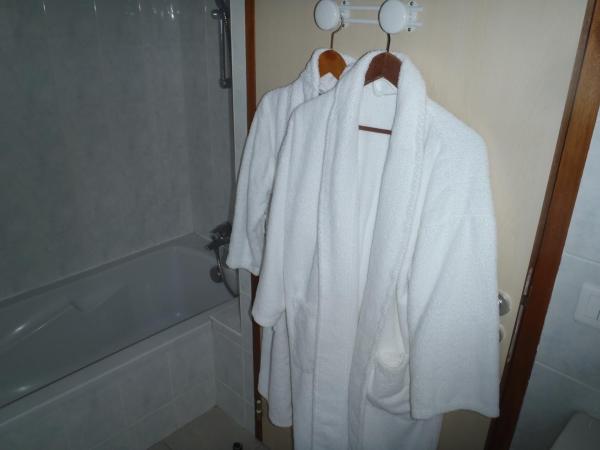 Grand Hôtel du Cours : photo 3 de la chambre chambre double avec baignoire