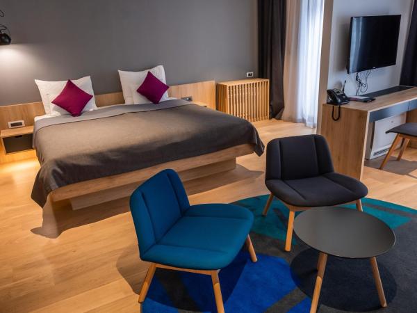 Hotel Academia : photo 3 de la chambre suite junior avec terrasse