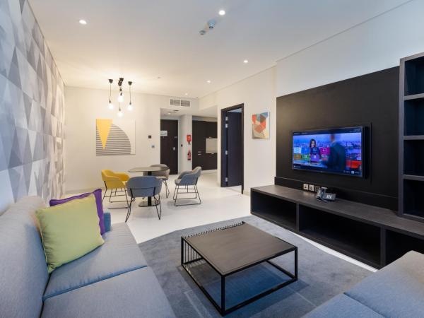 Studio M Arabian Plaza Hotel & Hotel Apartments : photo 3 de la chambre appartement urbain 1 chambre - service de navette gratuit vers plage d'al mamzar et centre-ville de deira