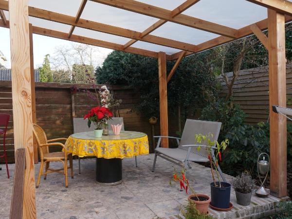 Xaviera's Bed and Breakfast : photo 8 de la chambre chambre lit king-size avec salle de bains privative