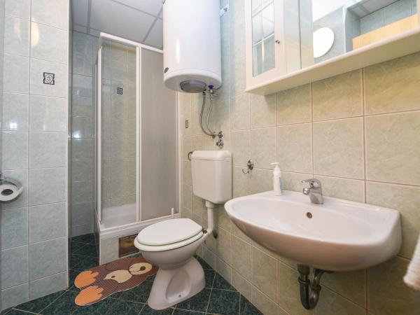 Apartments Luaniva 50m from the see : photo 9 de la chambre chambre double avec balcon - vue sur mer