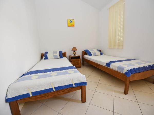 Apartments Luaniva 50m from the see : photo 10 de la chambre chambre double avec balcon - vue sur mer