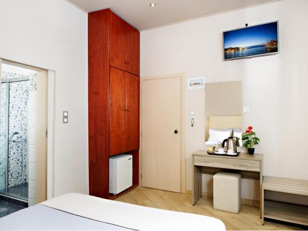 Hotel Ideon : photo 4 de la chambre chambre double Économique - rez-de-chaussée