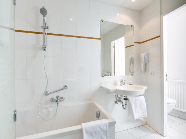 Hôtel Vendôme : photo 6 de la chambre chambre lits jumeaux