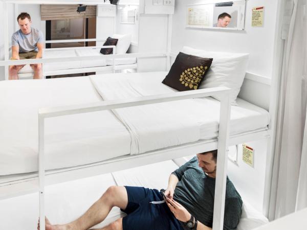 Nappark Hostel @Khao San : photo 3 de la chambre lit superposé en dortoir mixte pour 22 personnes (chambre standard)