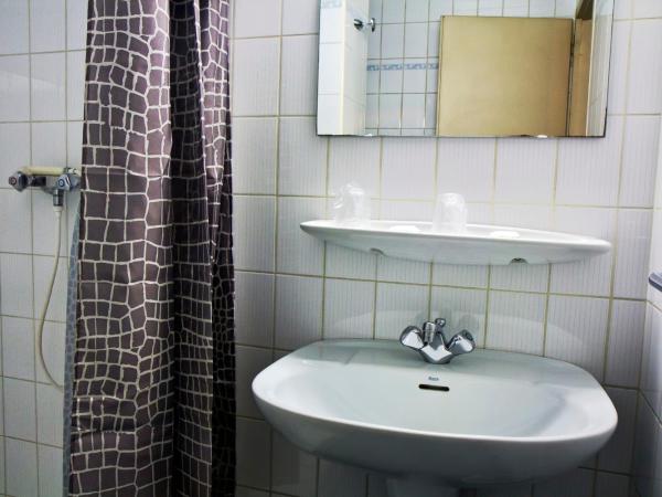 Hôtel Croix des Nordistes : photo 3 de la chambre chambre lits jumeaux