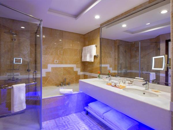 Stella Di Mare Dubai Marina Hotel : photo 8 de la chambre deluxe king room marina view (free shuttle bus to the beach and marina mall)