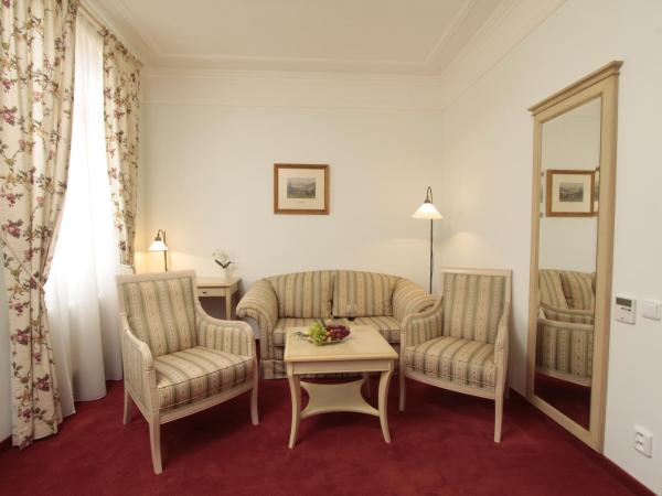 Spa Hotel Schlosspark : photo 5 de la chambre chambre double ou lits jumeaux deluxe avec accès piscine et centre de bien-Être