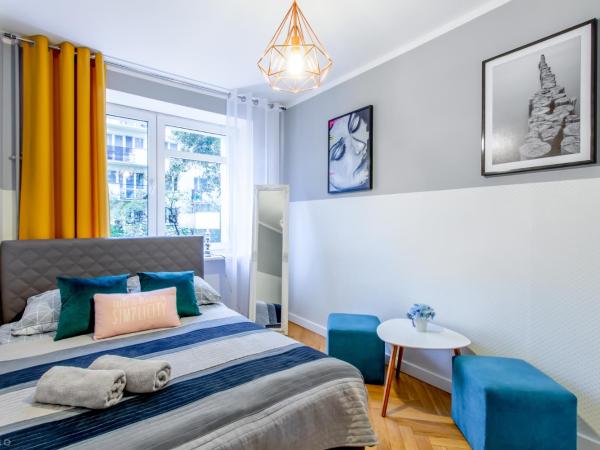 ClickTheFlat Żurawia Street Apart Rooms : photo 1 de la chambre chambre double avec salle de bains commune