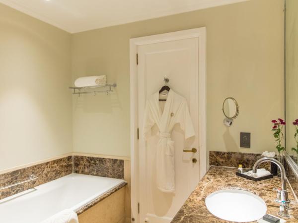 Taj Connemara, Chennai : photo 4 de la chambre chambre lit king-size patrimoine