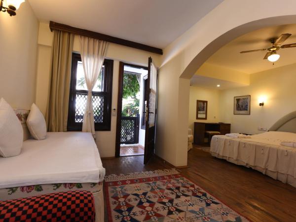 Villa Konak Hotel : photo 1 de la chambre chambre triple supérieure